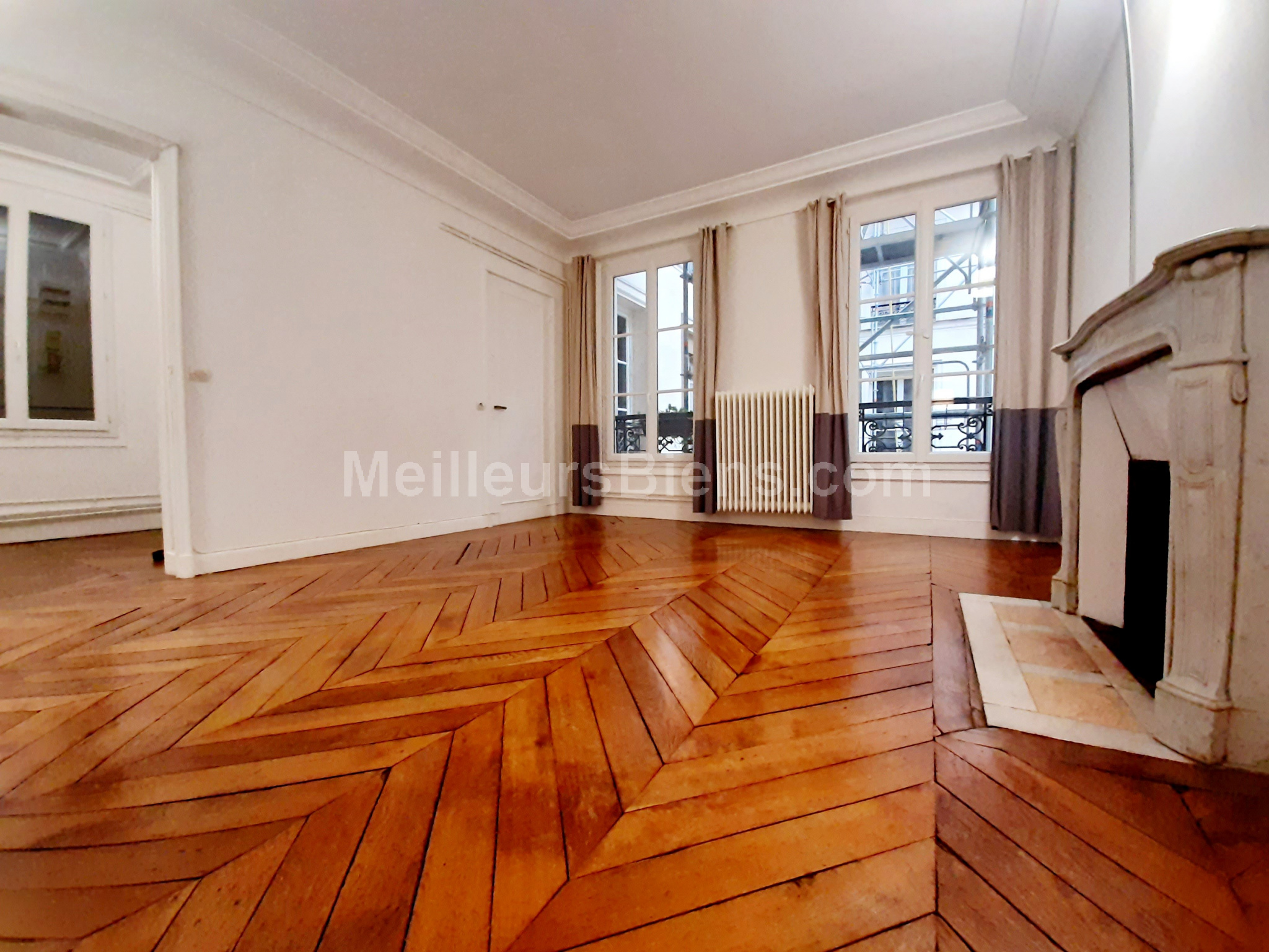 vente PARIS CENTRE 75009 4 PIECES Parquet Moulure  